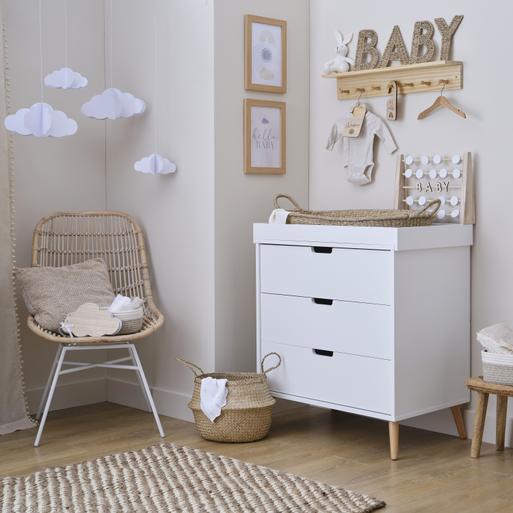 Baby wooden coat hangers deals australia